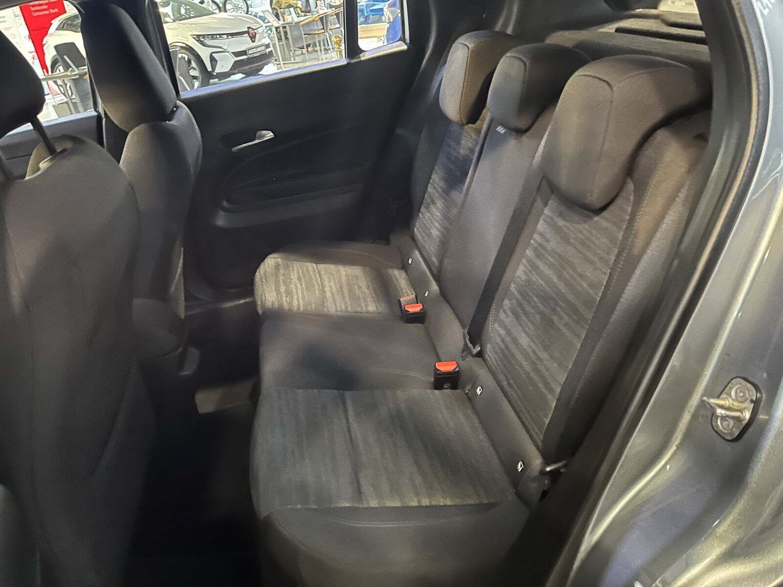 Grå Jeep Avenger fra 2023