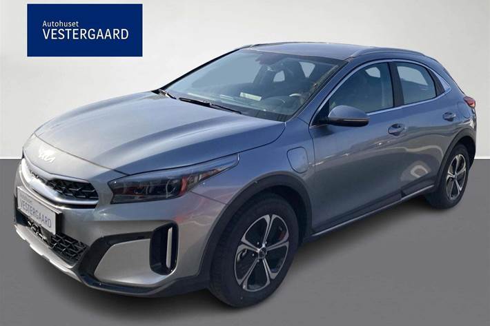 Grå Kia XCeed fra 2023 set udefra