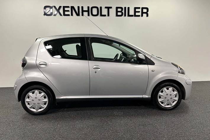 Sølv Toyota Aygo fra 2011