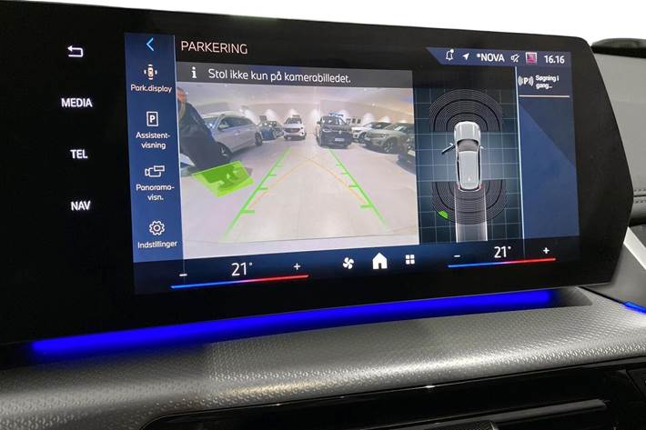 Hvid BMW iX1 fra 2024