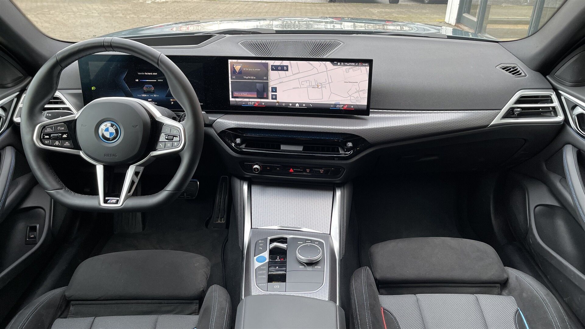 Grøn BMW i4 fra 2024