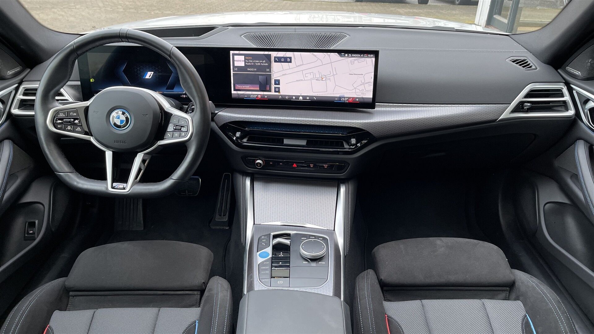 Hvid BMW i4 fra 2024