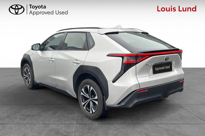 Sølv Toyota BZ4X fra 2025