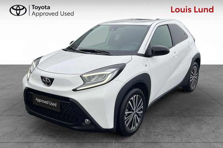 Hvid Toyota Aygo X fra 2025 set udefra
