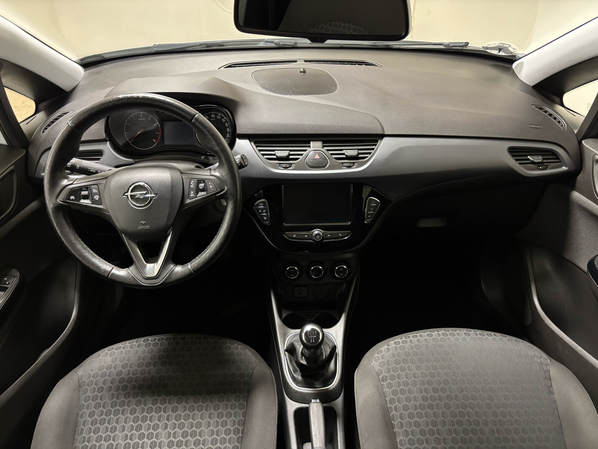 Hvid Opel Corsa fra 2019