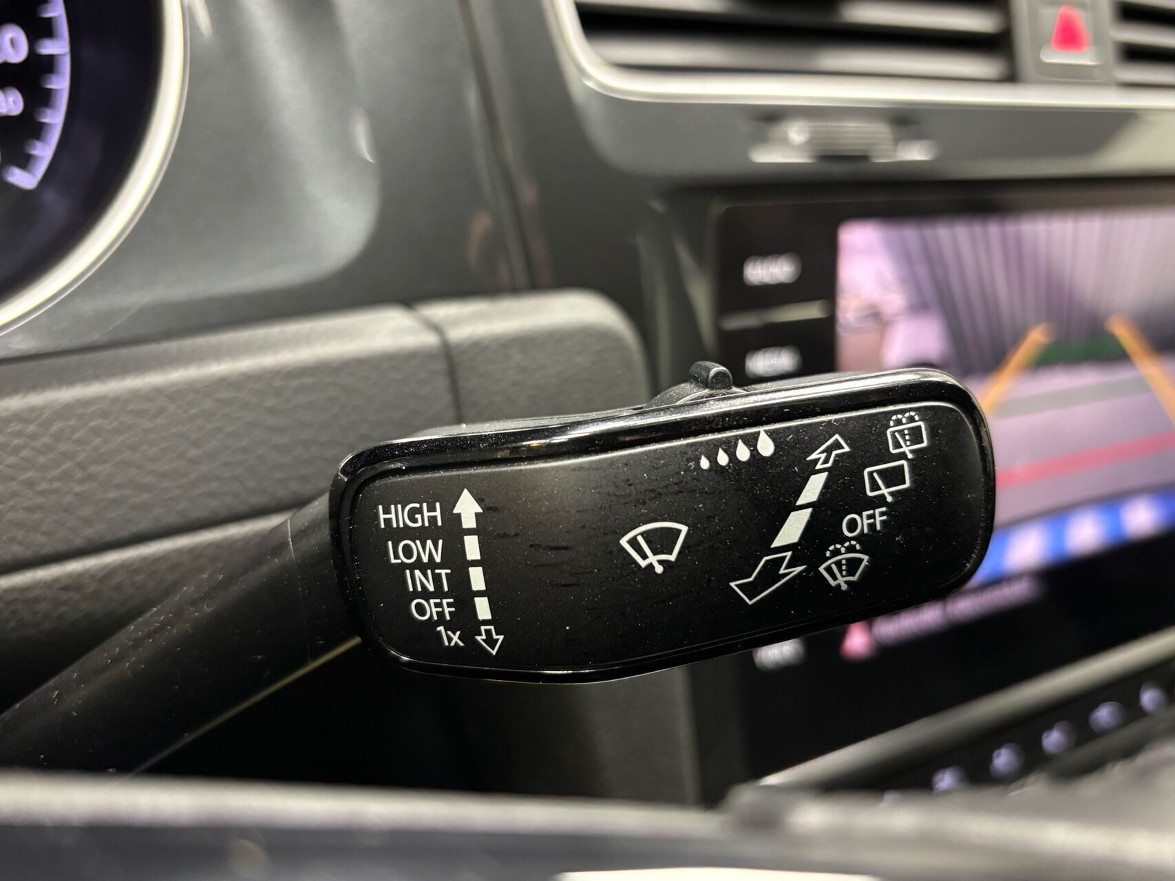 Blå VW Golf fra 2017