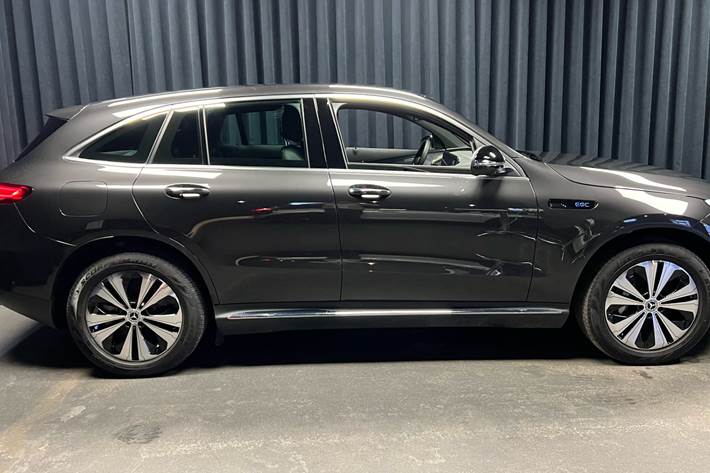 Grå Mercedes EQC 400 fra 2023