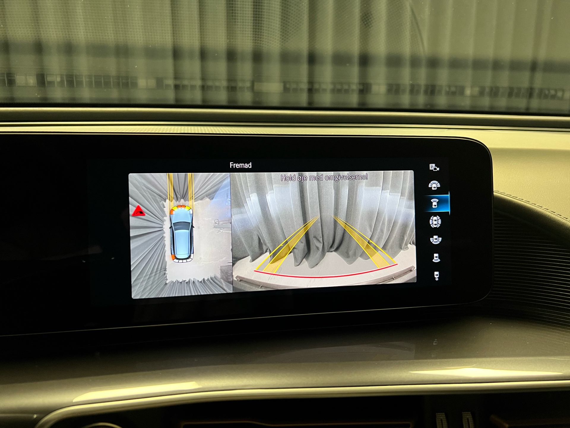 Grå Mercedes EQC 400 fra 2023