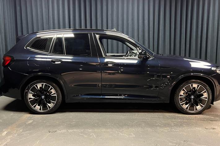 Sort BMW iX3 fra 2023