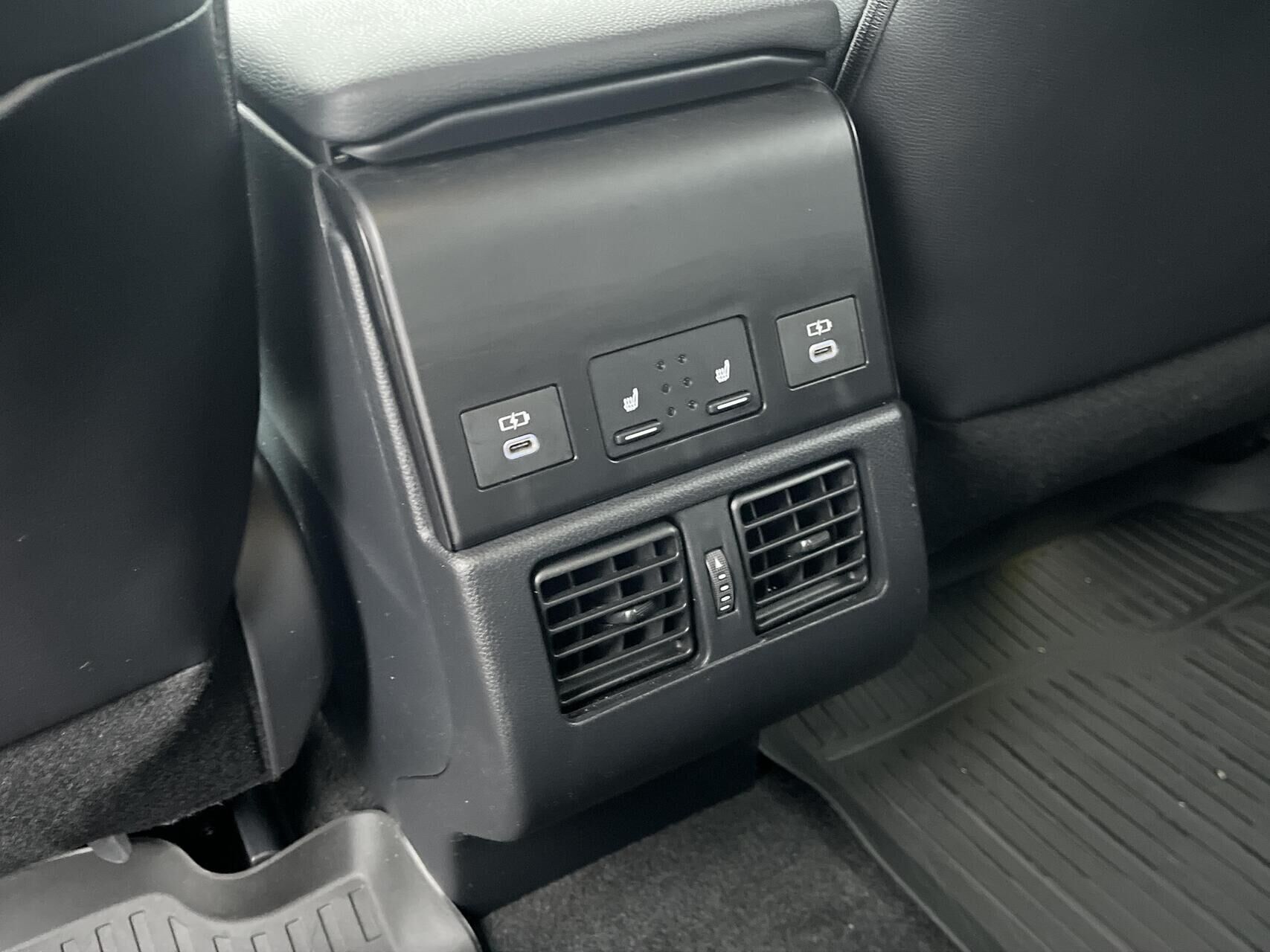 Grå Toyota BZ4X fra 2023