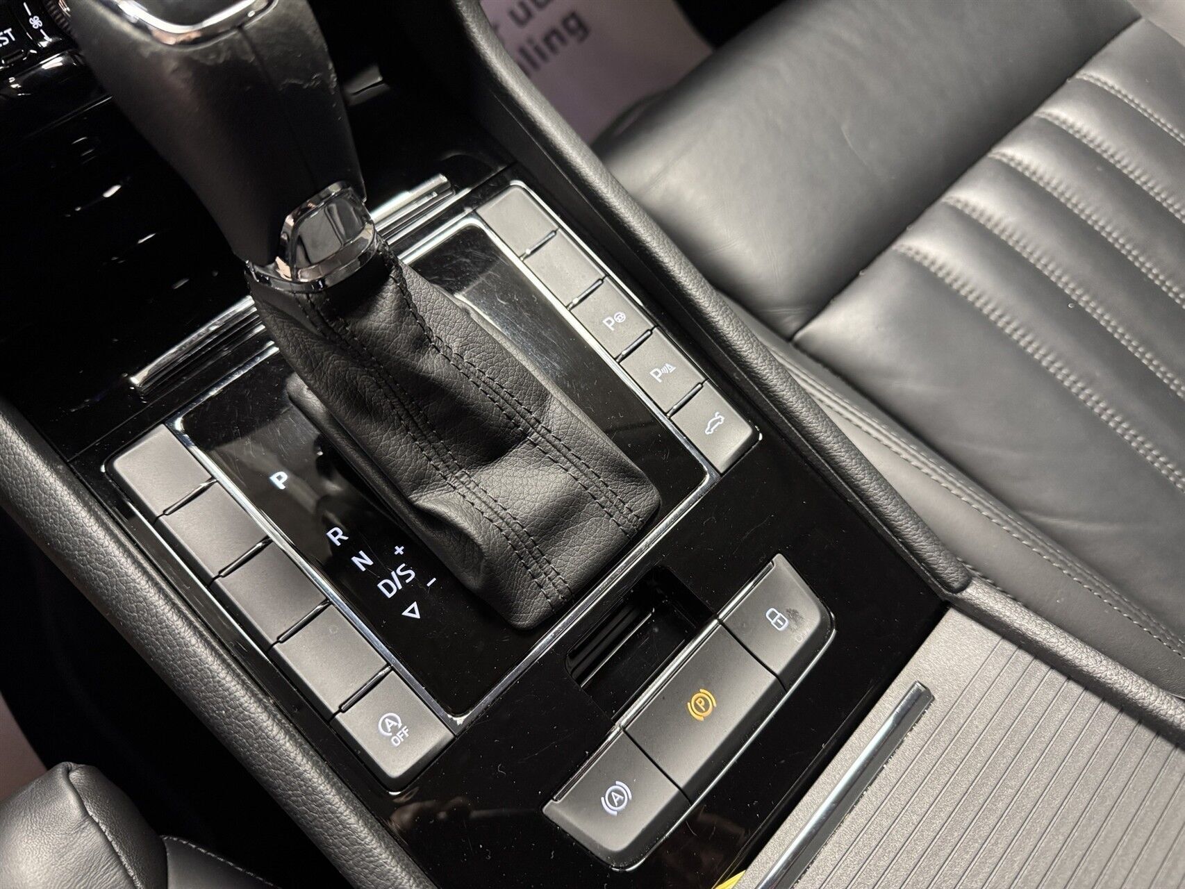 Hvid Skoda Superb fra 2019