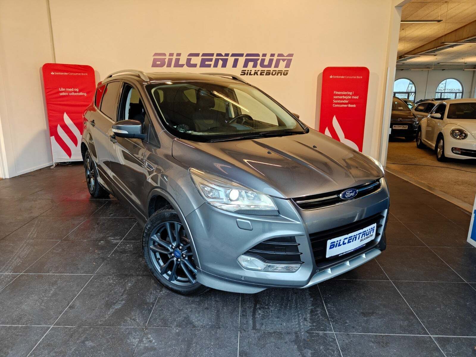 Grå Ford Kuga fra 2014