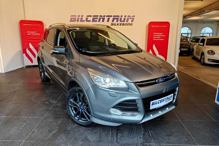 Grå Ford Kuga fra 2014 set udefra