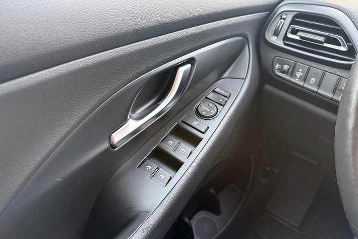 Sort Hyundai i30 fra 2021