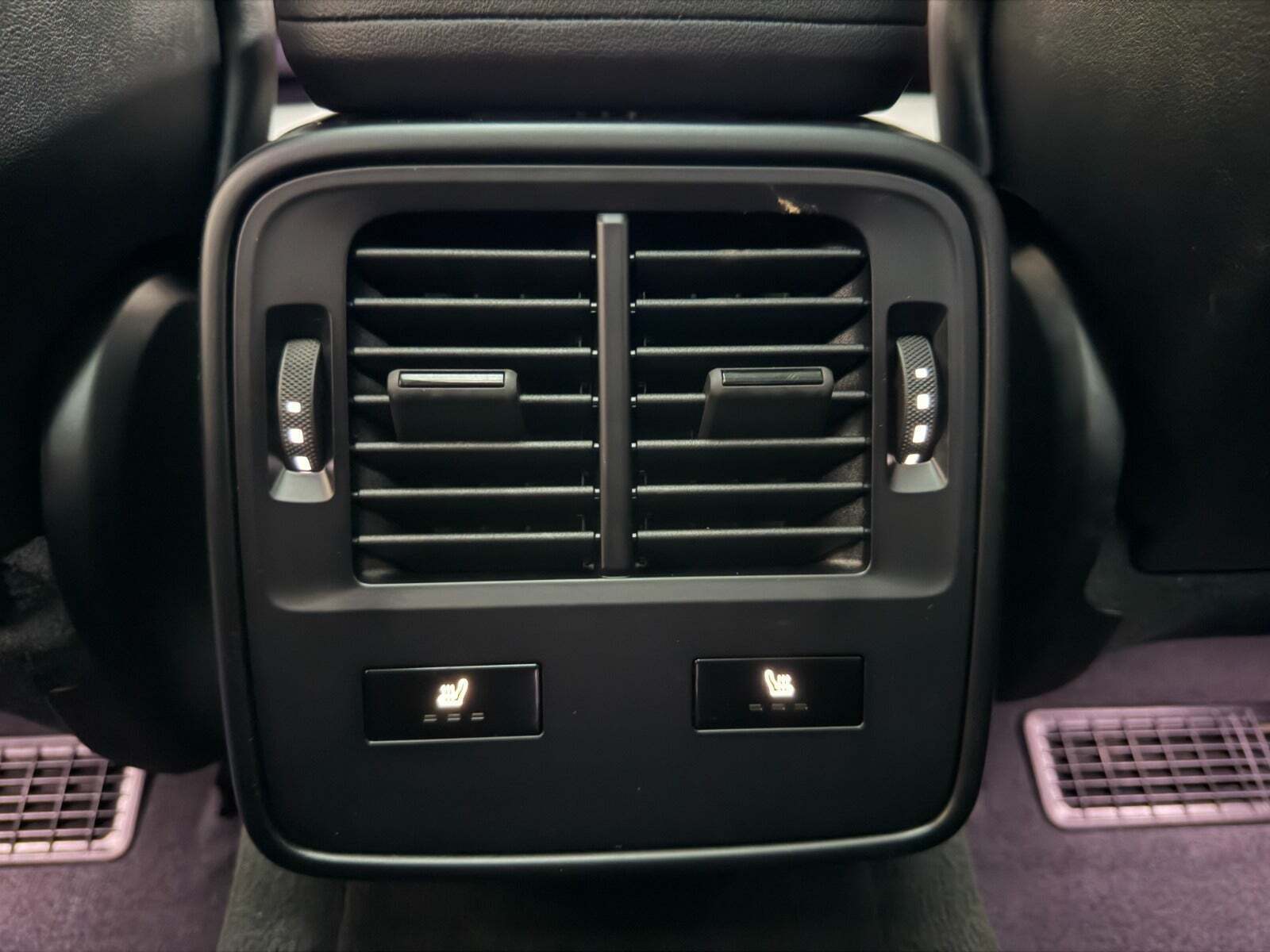 Sort Porsche Taycan fra 2021