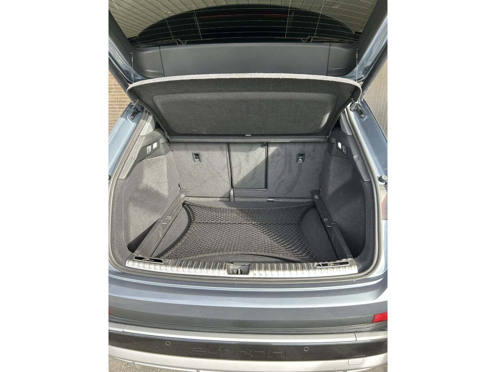 Blå Audi Q4 e-tron fra 2021