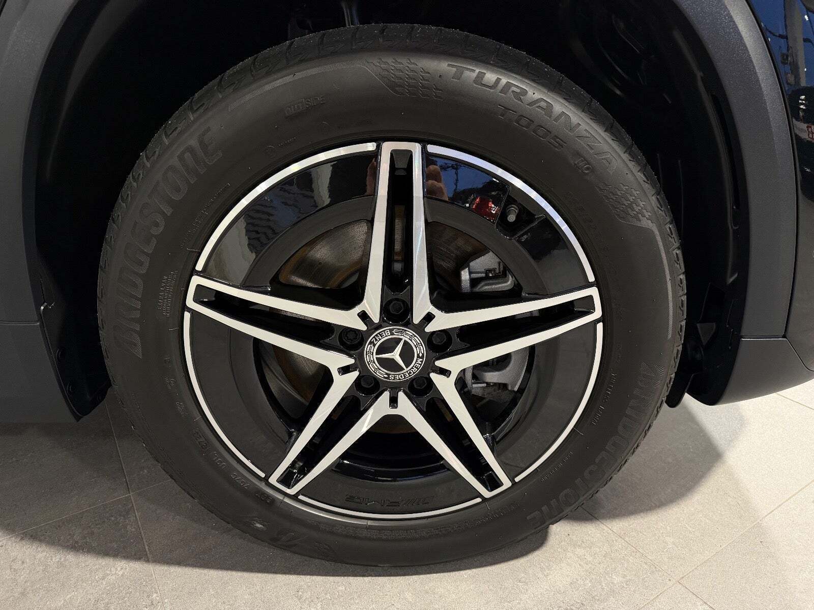 Sort Mercedes EQA250+ fra 2023