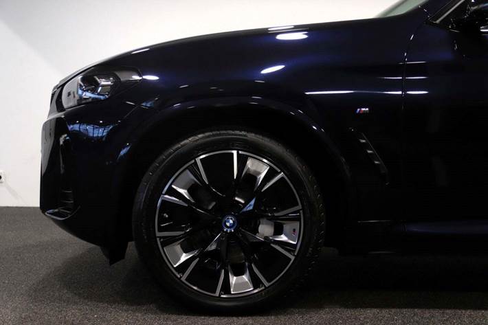 Sort BMW iX3 fra 2024