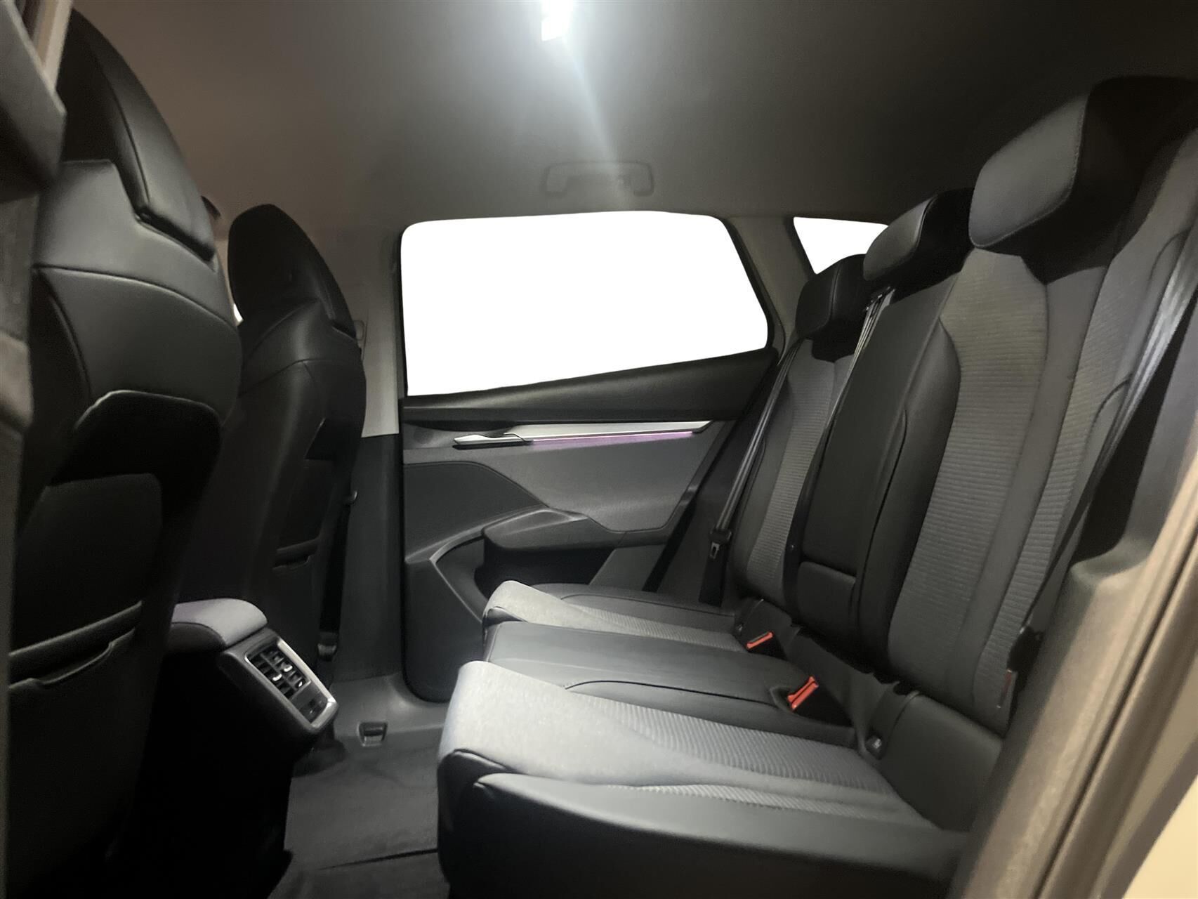 Grå Skoda Enyaq fra 2025