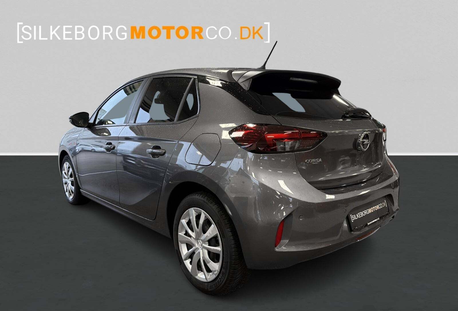 Grå Opel Corsa fra 2020