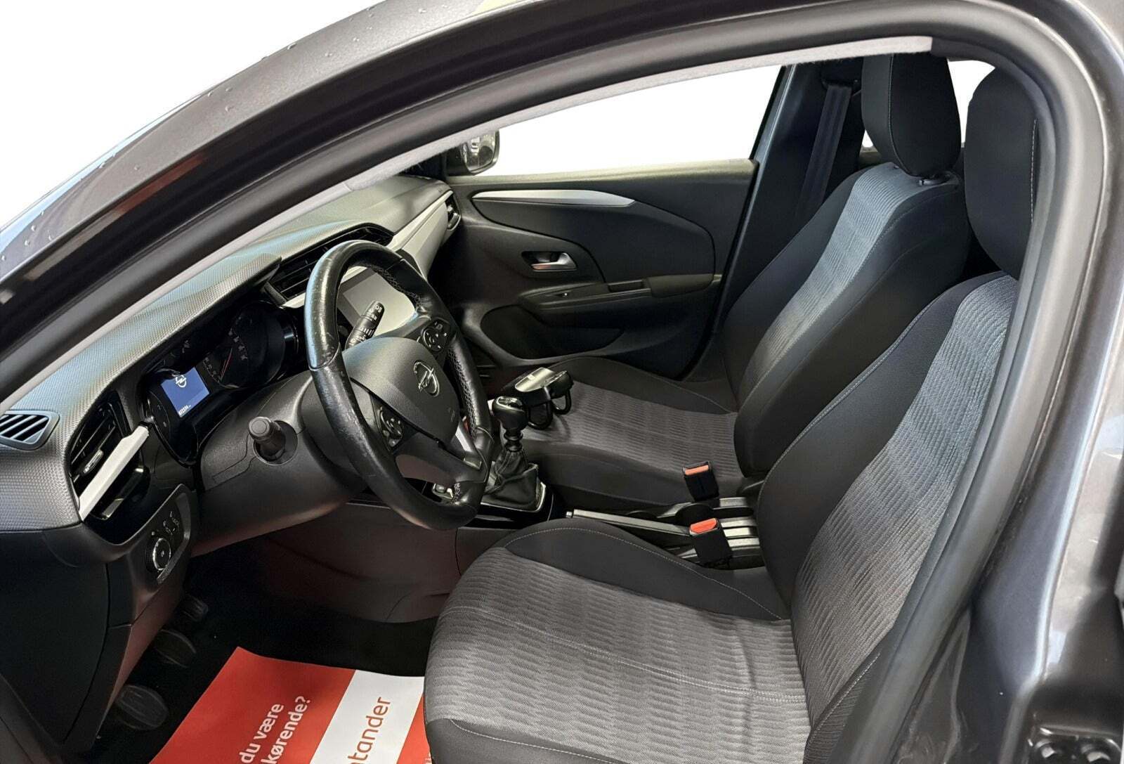 Grå Opel Corsa fra 2020
