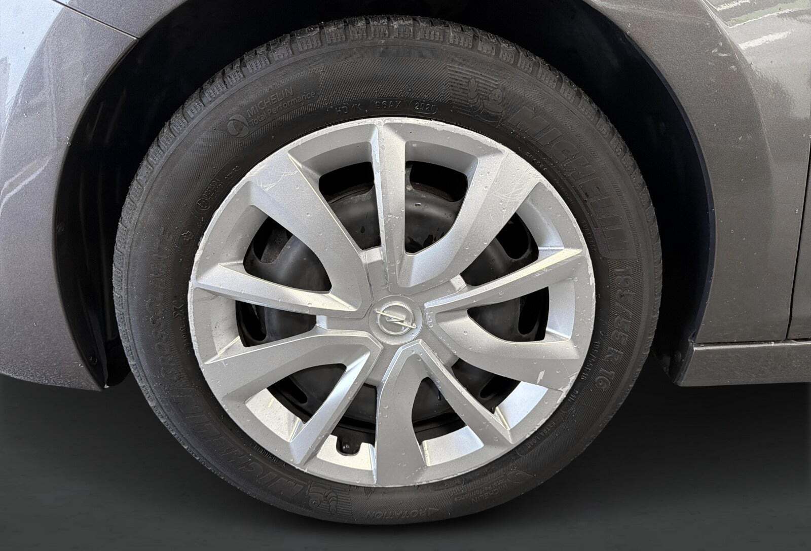 Grå Opel Corsa fra 2020