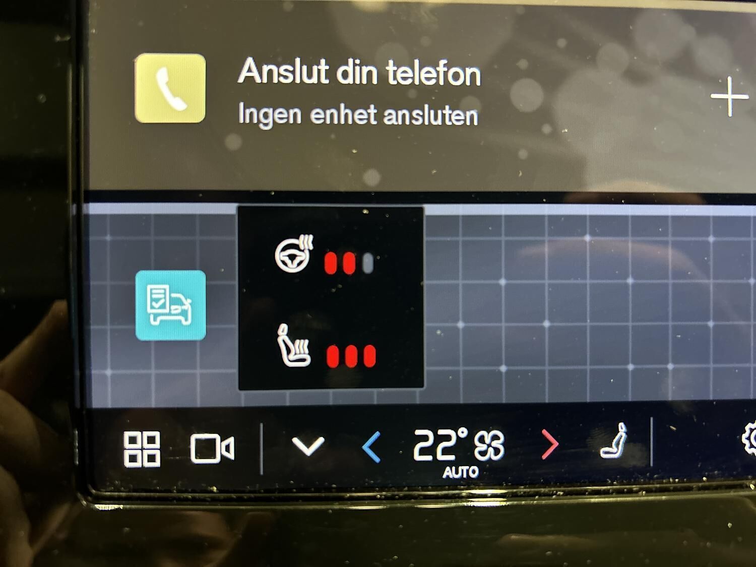 Sølv Volvo EX40 fra 2025