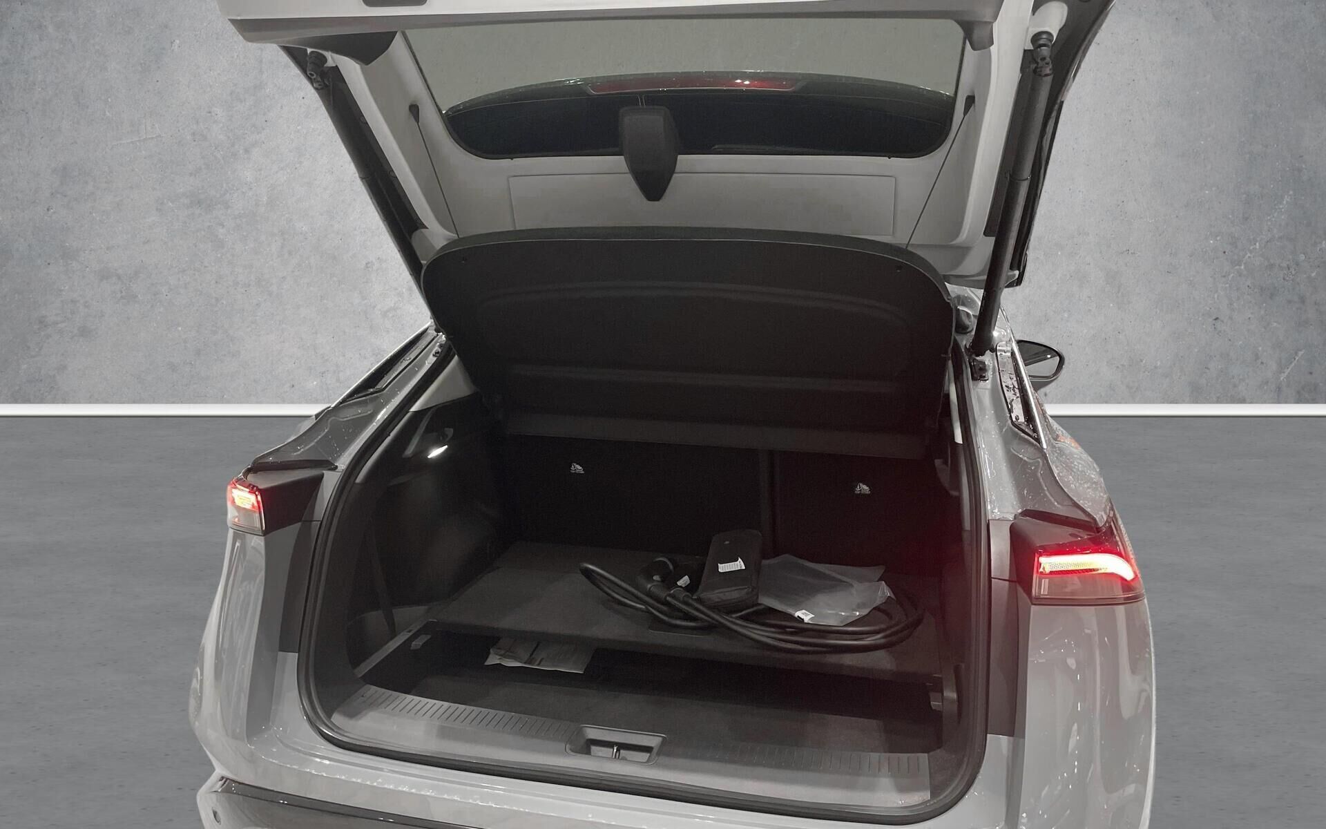 Grå Nissan Ariya fra 2023