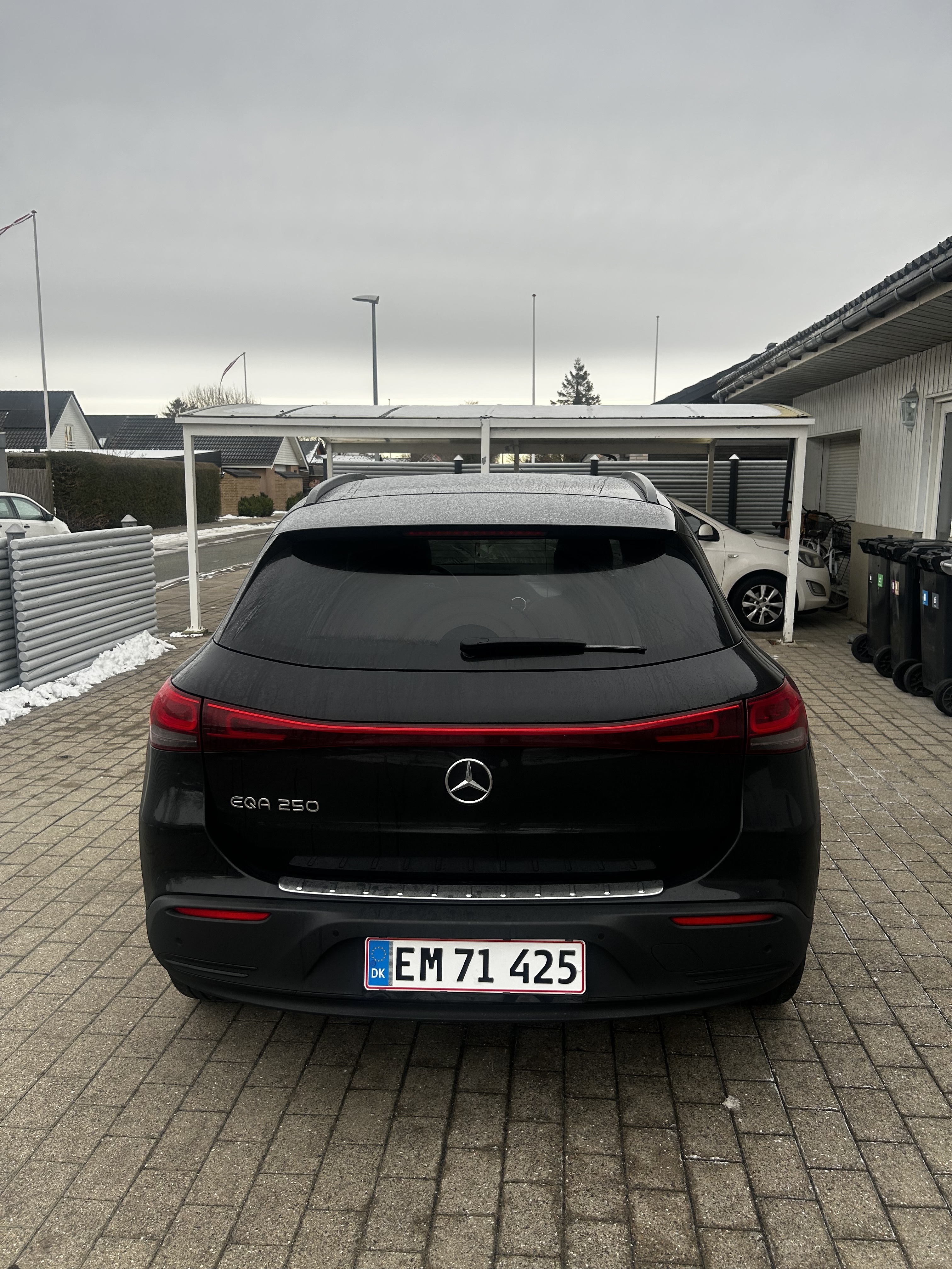 Sort Mercedes EQA 250 fra 2021