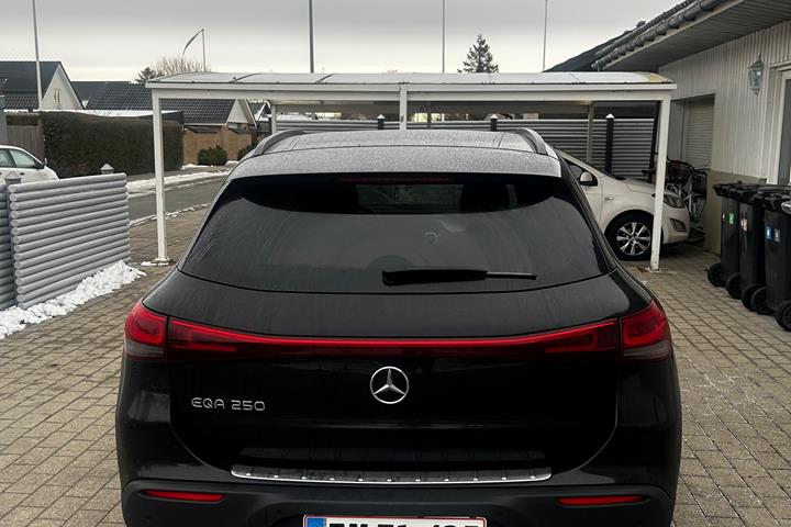 Sort Mercedes EQA 250 fra 2021