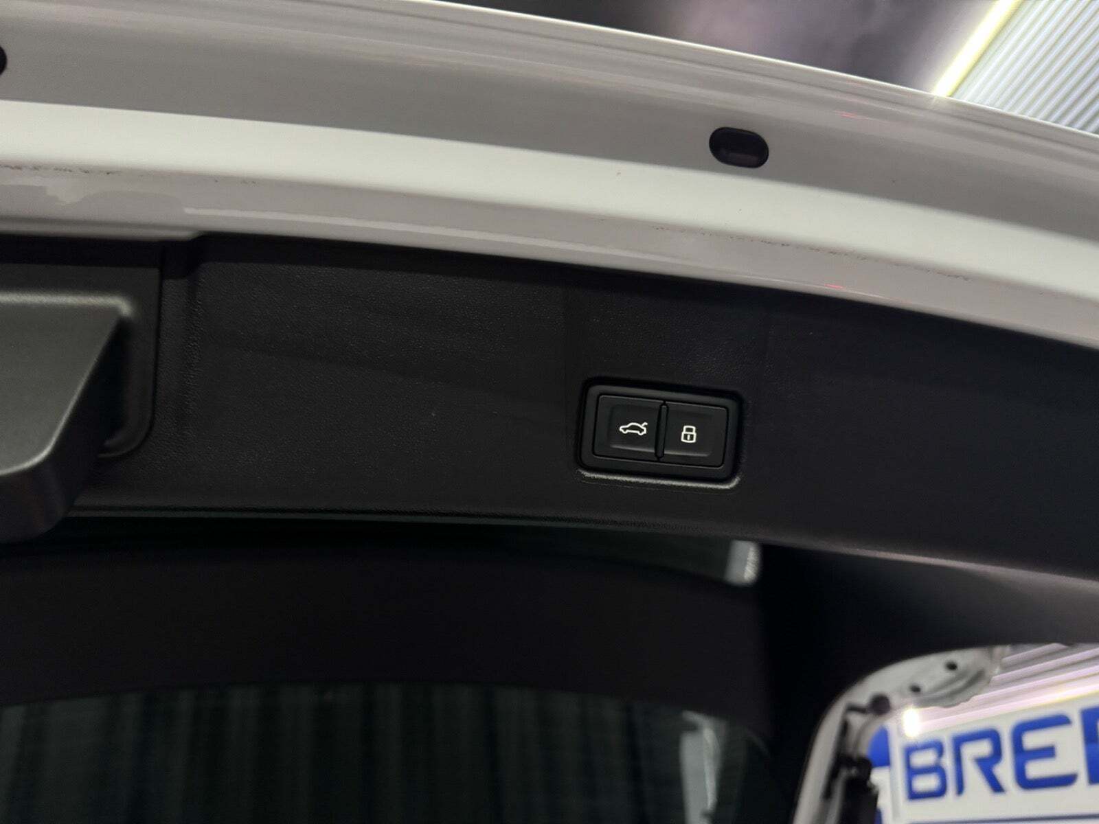 Hvid Audi Q4 e-tron fra 2024