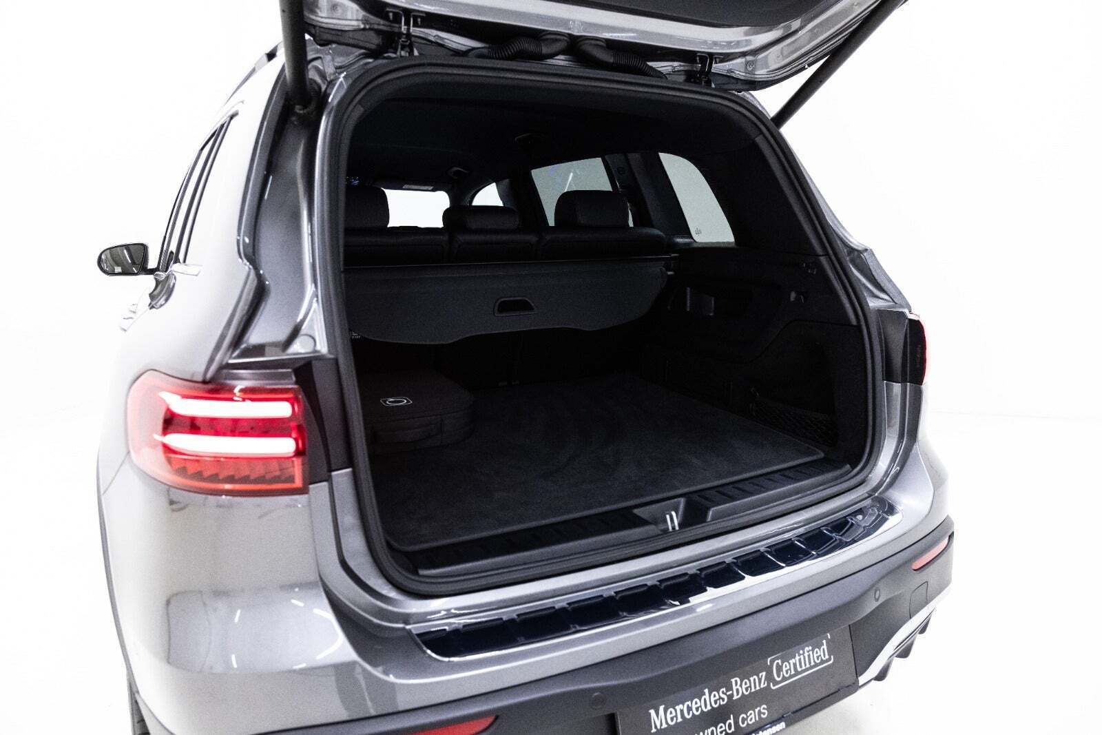 Grå Mercedes EQB250+ fra 2025