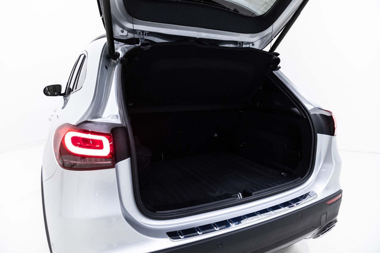 Sølv Mercedes GLA250 e fra 2022