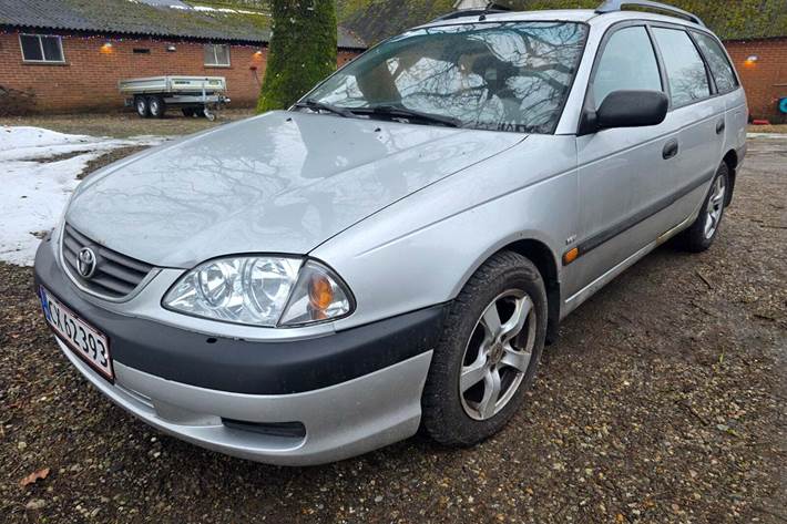 undefined Toyota Avensis fra 2002 set udefra