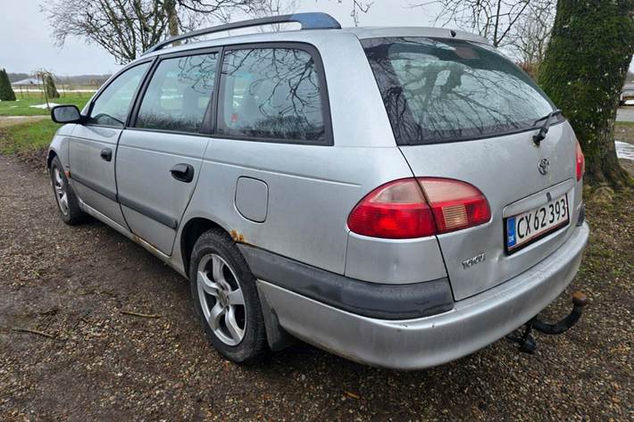 undefined Toyota Avensis fra 2002