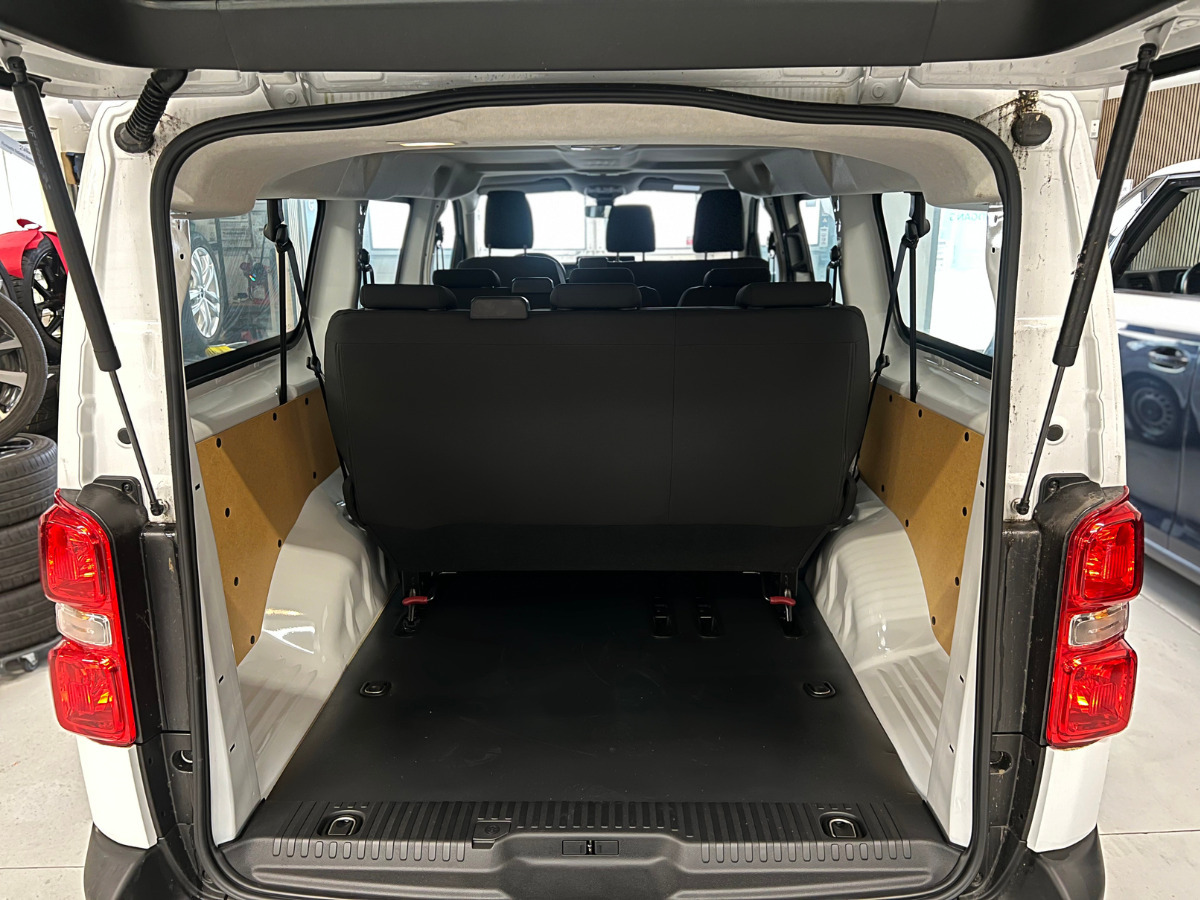 Hvid Peugeot e-Expert fra 2024