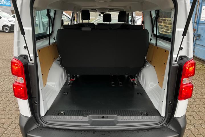Hvid Peugeot e-Traveller fra 2024