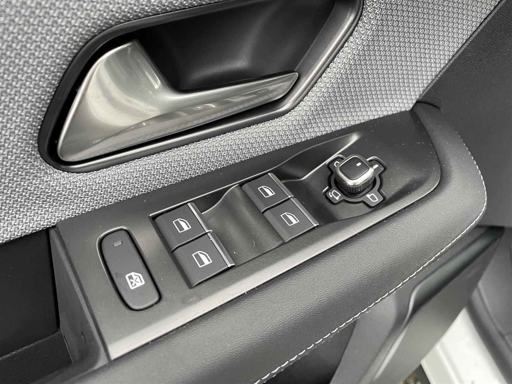 Hvid Opel Grandland fra 2025