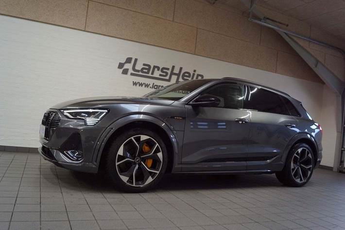 Grå Audi e-tron S fra 2021