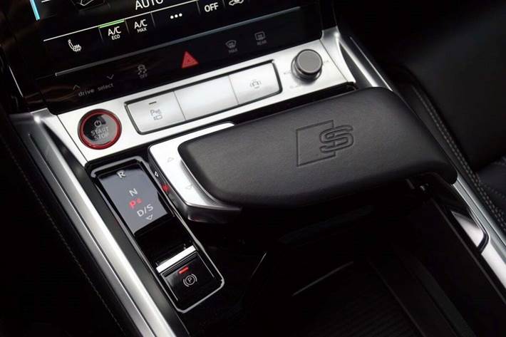 Grå Audi e-tron S fra 2021