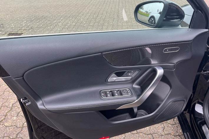 Sort Mercedes A200 d fra 2020