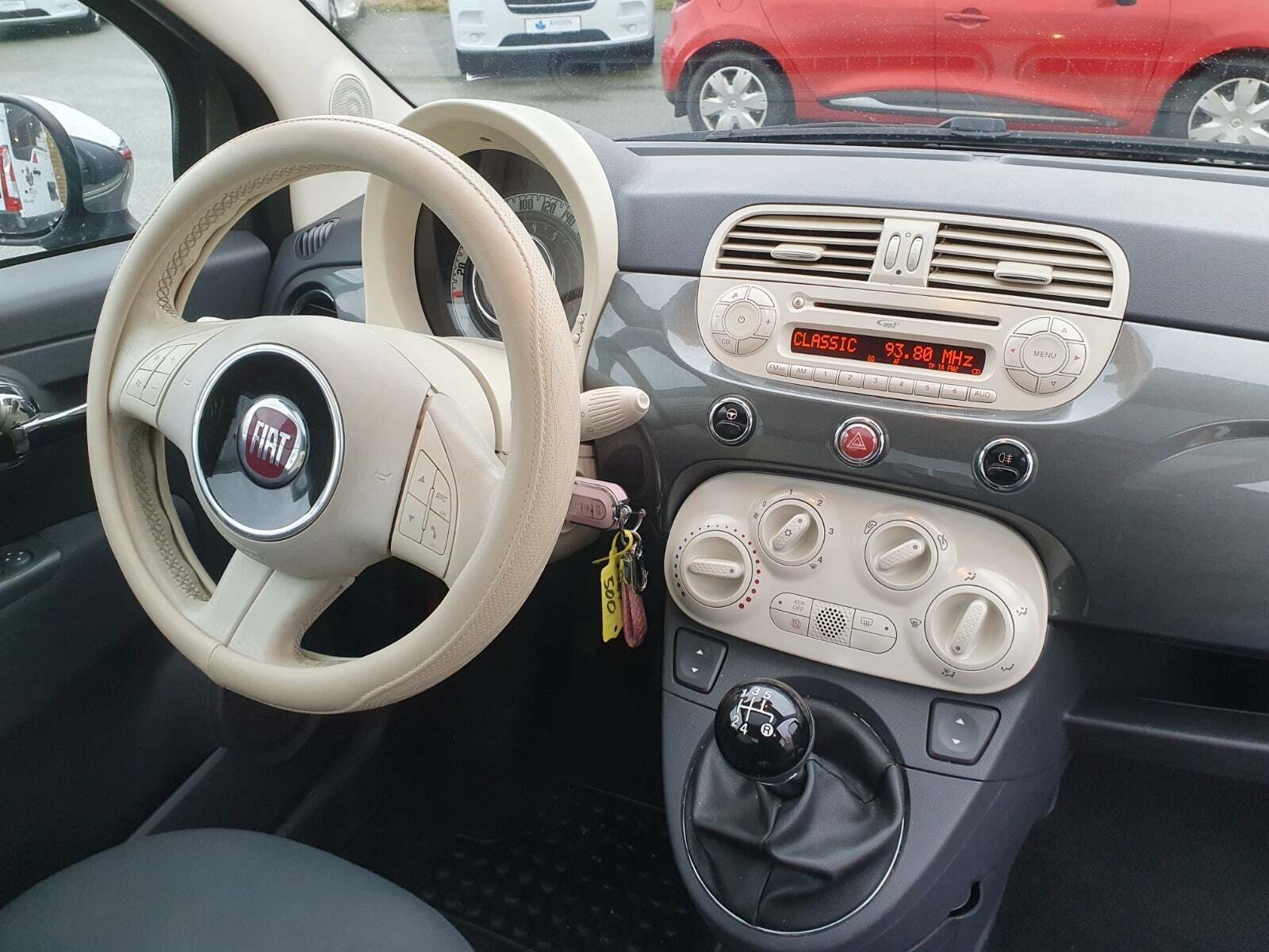 Grå Fiat 500 fra 2013