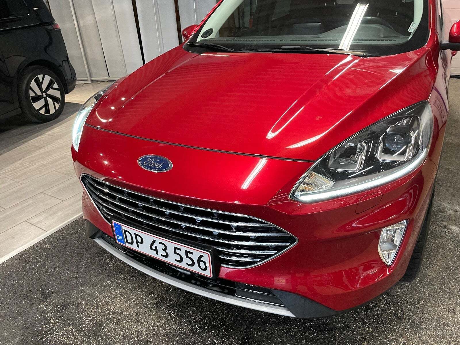 Rød Ford Kuga fra 2021