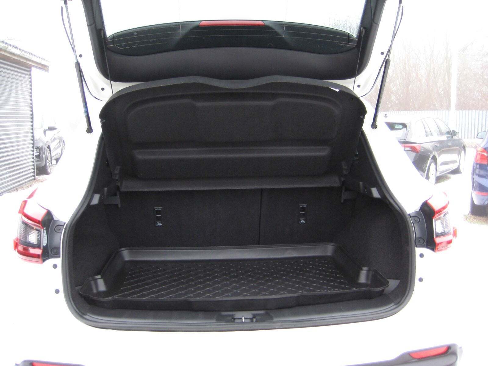 Hvid Nissan Qashqai fra 2020