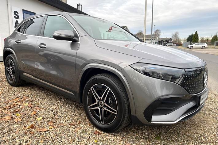 Grå Mercedes EQA 250+ fra 2024 set udefra