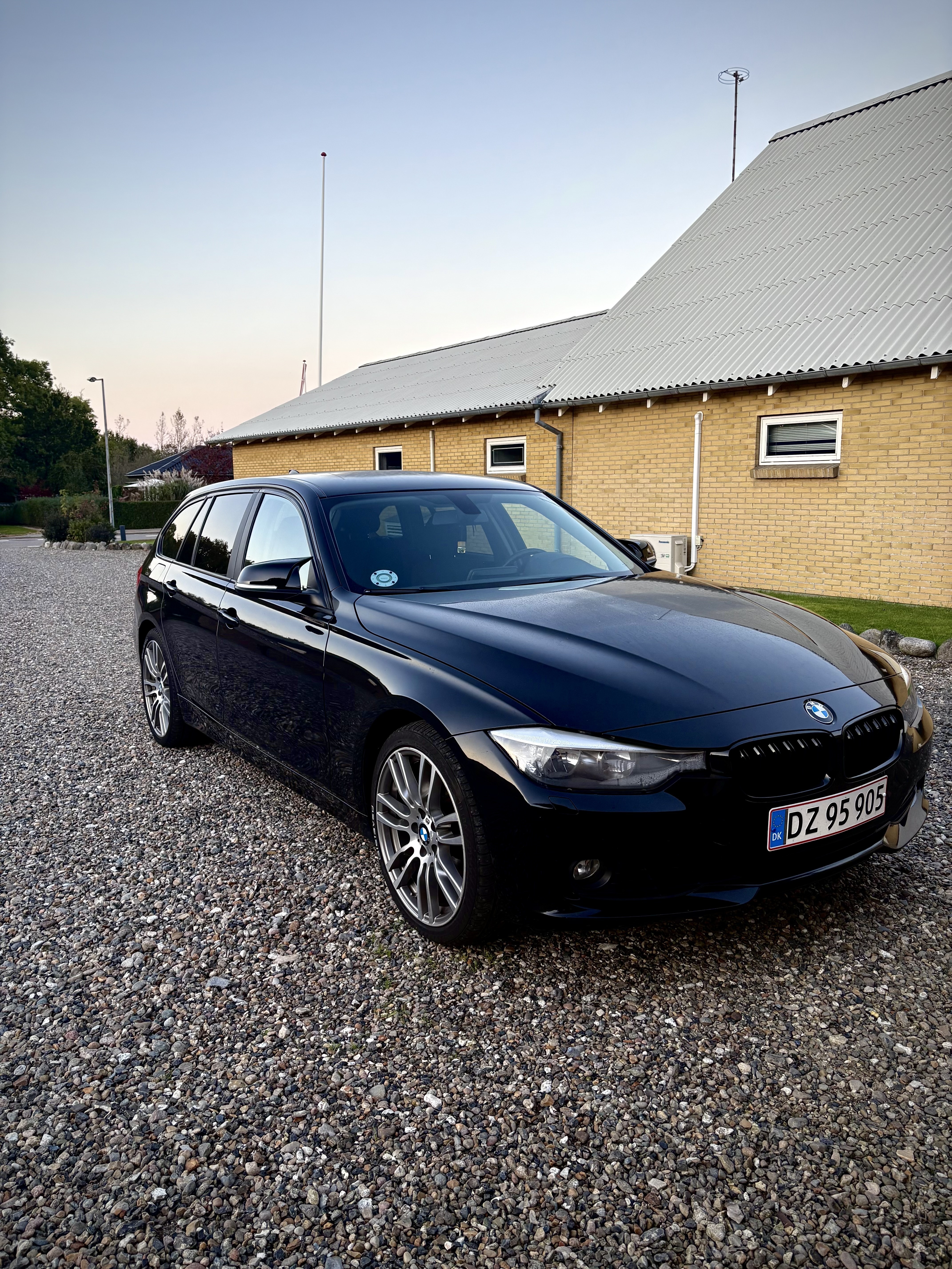 Sort BMW 3-Serie fra 2014