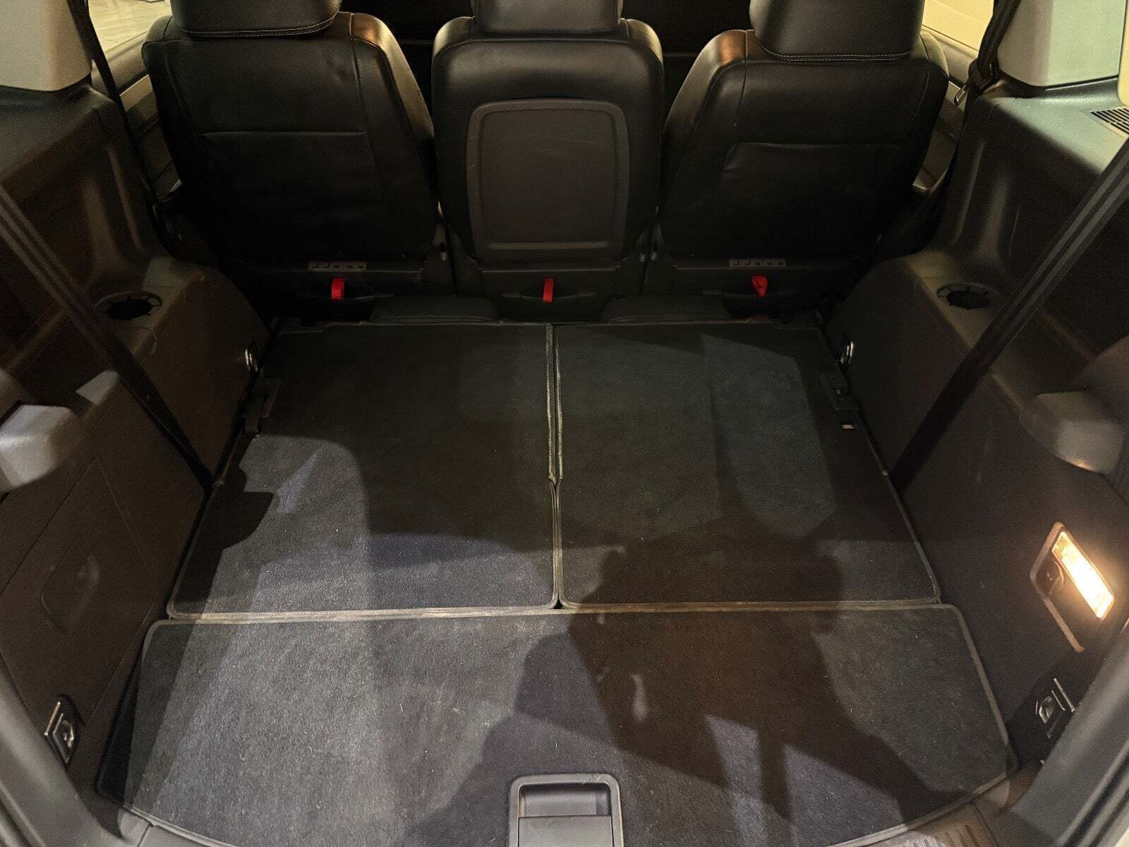 Hvid VW Touran fra 2008