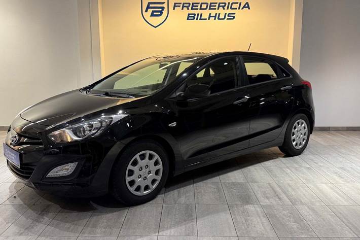Sort Hyundai i30 fra 2012 set udefra