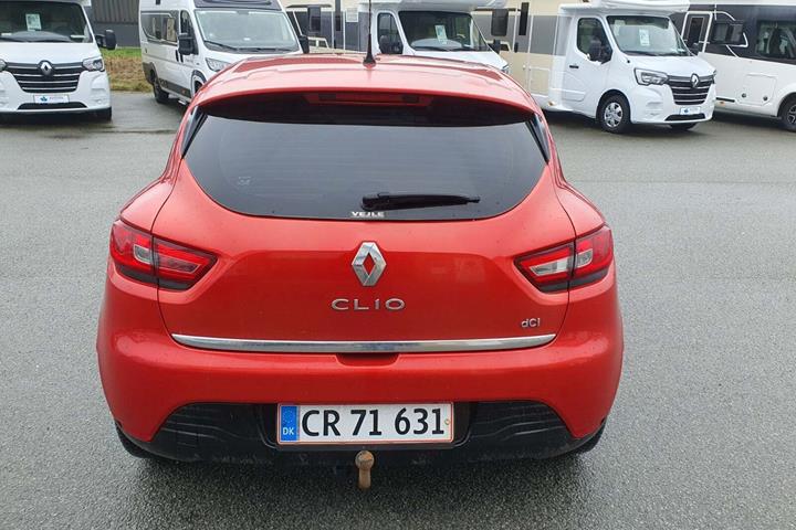 Rød Renault Clio IV fra 2013