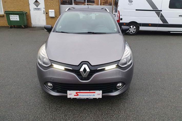 Grå Renault Clio IV fra 2015